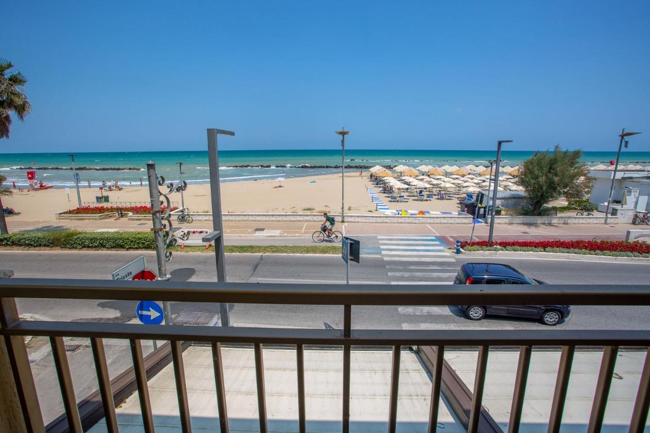 Montesilvano Marina Palm Beach House - Vista Mare מראה חיצוני תמונה
