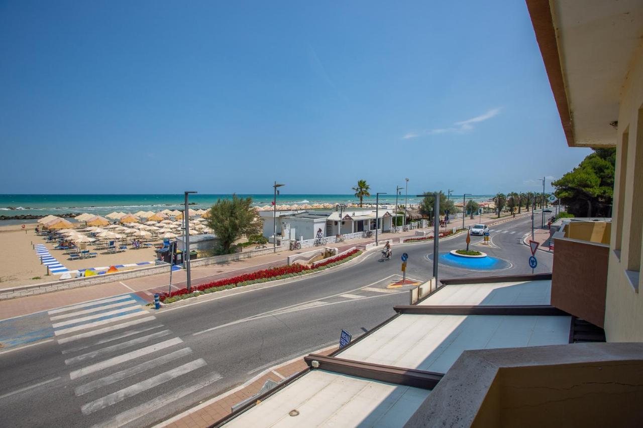 Montesilvano Marina Palm Beach House - Vista Mare מראה חיצוני תמונה