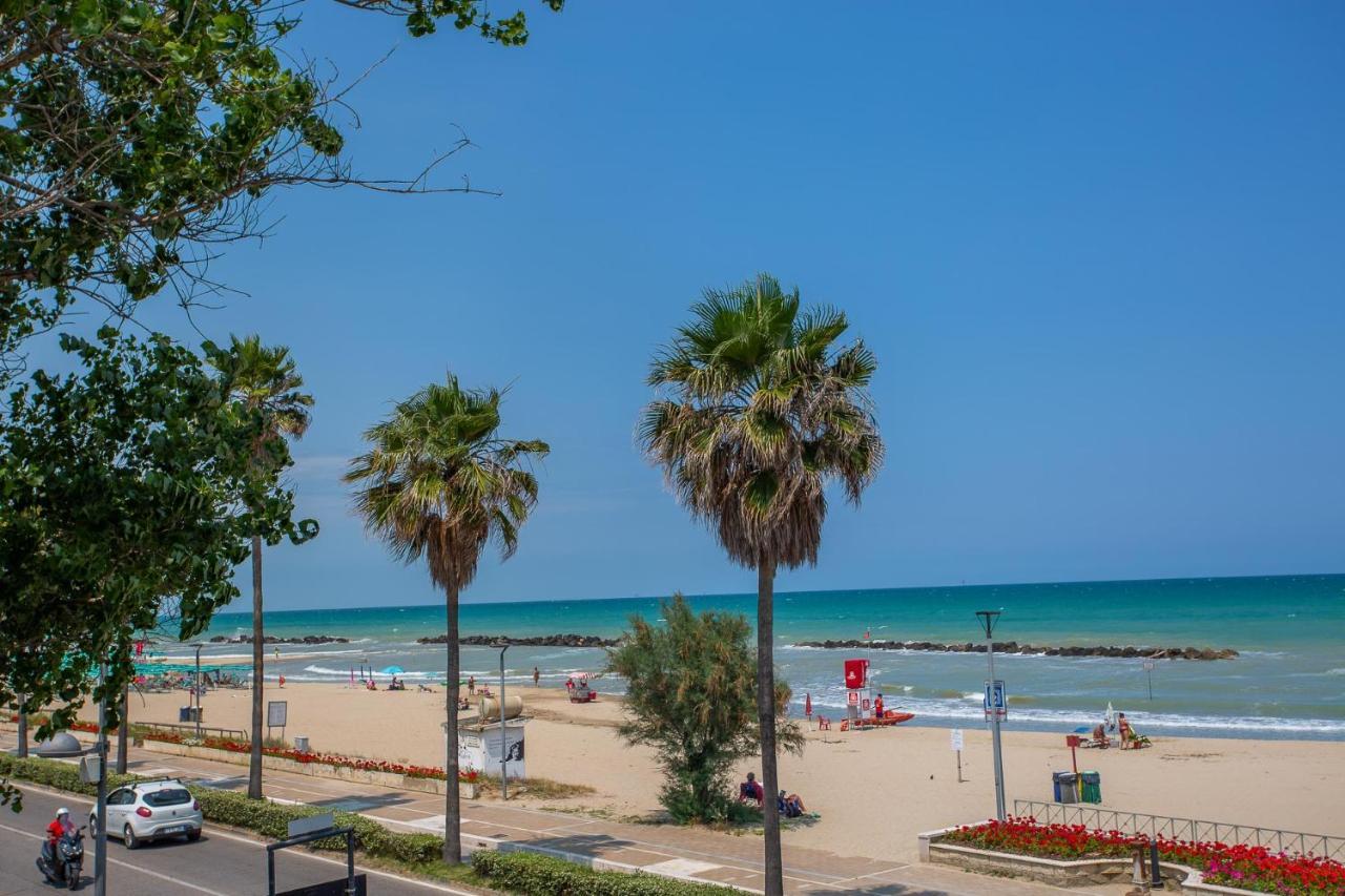 Montesilvano Marina Palm Beach House - Vista Mare מראה חיצוני תמונה