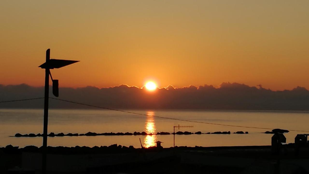 Montesilvano Marina Palm Beach House - Vista Mare מראה חיצוני תמונה