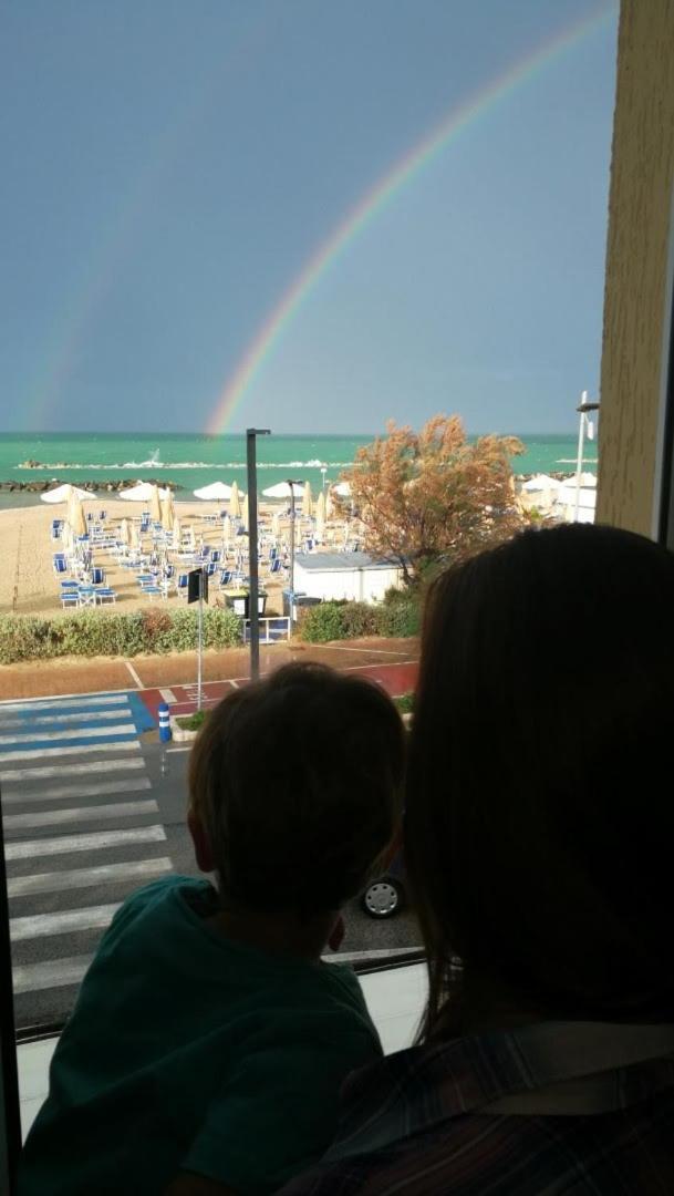 Montesilvano Marina Palm Beach House - Vista Mare מראה חיצוני תמונה
