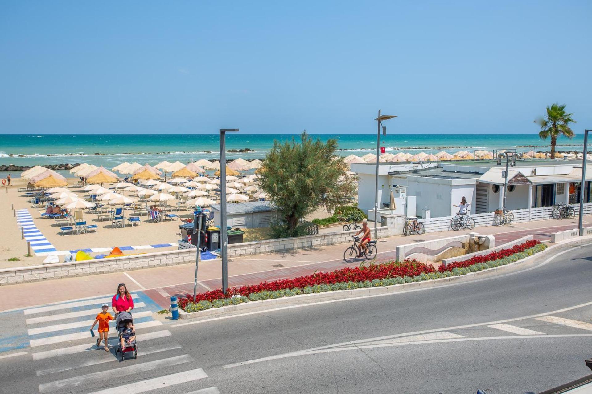 Montesilvano Marina Palm Beach House - Vista Mare מראה חיצוני תמונה